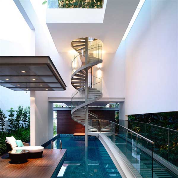 泳池上螺旋楼梯的别墅设计1