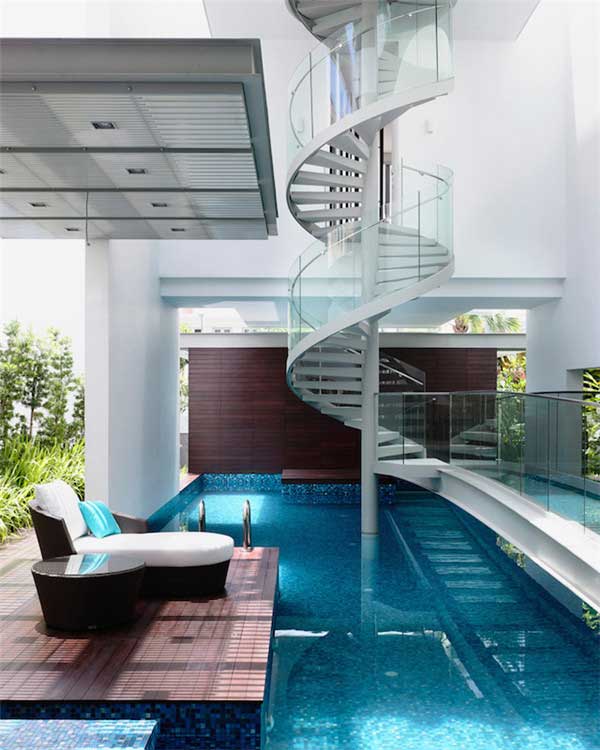 泳池上螺旋楼梯的别墅设计3