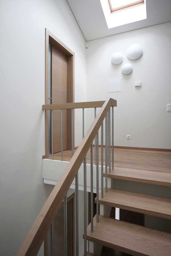 立陶宛极简复式住宅设计8